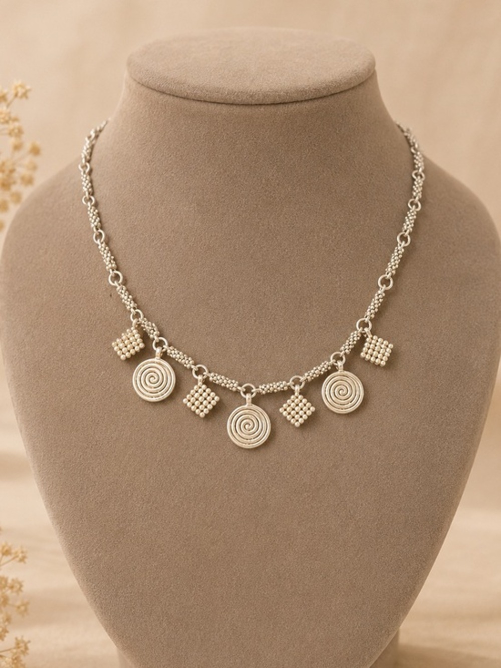 Silvertone Circle Swirl Charm Link Necklace EUC 16” #172
